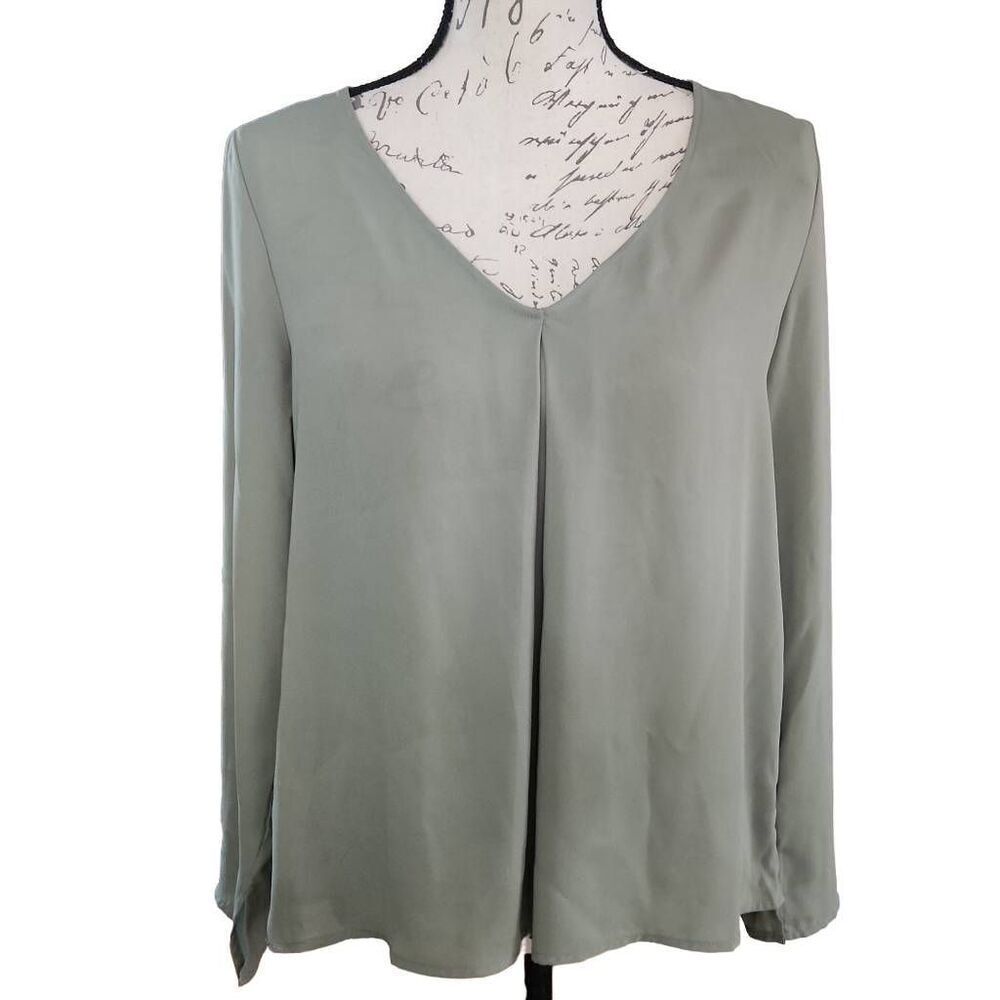 Forever 21 Women's Size Medium Sage Green Long Sleeve Pleat Front V-Neck Blouse